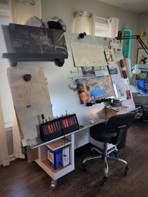 Big Art Studio Work Spaces, Paint Studio Organization, Small Art Studio At Home, Art Studio Set Up, Artist Table Ideas, Art Studio In Bedroom, Art Studio At Home Small Spaces, Art Corner Studio, Art Studio Room Ideas Small Spaces