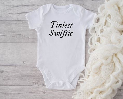 Baby Cricut Projects, Custom Baby Onesies, Taylor Swift Inspired, Funny Baby Onesies, Baby Jumpsuit, Babies First Year, Baby Body, Baby Sweaters, Adorable Baby