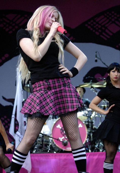 Punk Princess Outfits, Avril Lavigne Concert, Avril Lavigne Outfits, 2000s Punk, Avril Lavigne Style, Outfits 2000s, Punk Princess, 2000s Outfits, Concert Outfits