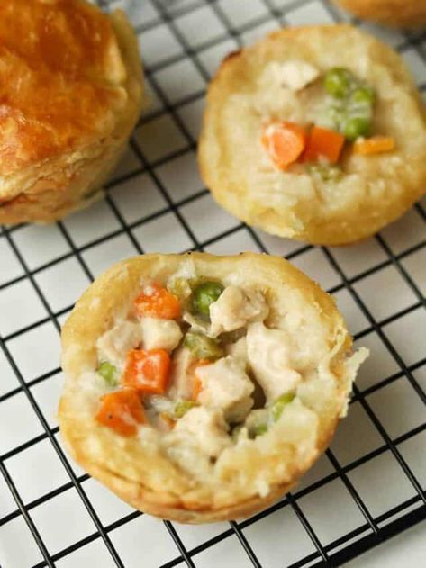 Mini Chicken Pot Pies Puff Pastry, Orange Mini Muffins, Mini Muffins Healthy, Muffin Recipes Breakfast, Mini Turkey Pot Pies, Pumpkin Pot Pie, Almond Joy Brownies, American Meals, Puff Pastry Chicken