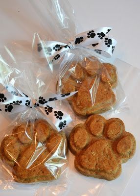 Fiesta Para Perros Ideas, Dog Treat Packaging Ideas, Treat Packaging Ideas, Dog Treat Packaging, Paw Cookies, Dog Cake Recipes, Treat Packaging, Pet Treats Recipes, Pet Party