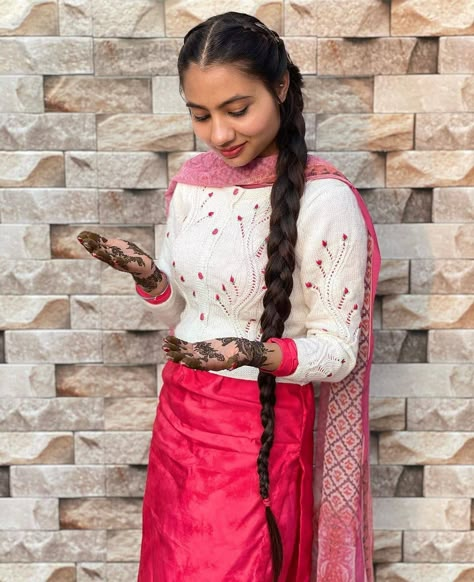 Wollen Handmade Sweaters, Winter Sweaters With Punjabi Suits, Salwar Suit With Sweater, Woolen Handmade Sweater Design For Women, Winter Sweaters For Women Indian, Woolen Sweater Design For Women, Woolen Top Design, Woolen Sweater Handmade, Suit Sleeves Design