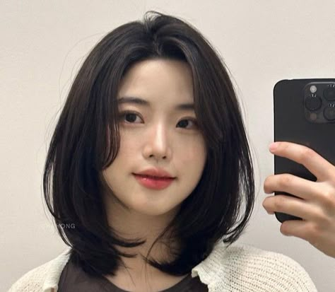 Asian Bob Haircut Oval Face, Bob Layered Oval, Potongan Bob, Bob Cut For Oval Face, Oval Haircut Medium, Mid Hair Length, Asian Hair Bob, Oval Haircut, Haircut Oval Face