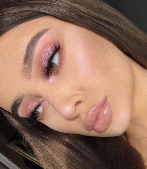 Birthday Makeup Looks Natural Pink, Prom Eyeshadow Looks For Pink Dress, Eyeshadow Pink Natural, Makeup Idea For Pink Dress, Pink Make Up Ideas Simple, Make Up Pink Dress Brown Eyes, Barbie Makeup Natural, Simple Makeup Looks For Prom Pink Dress, Hoco Makeup Pink Dress