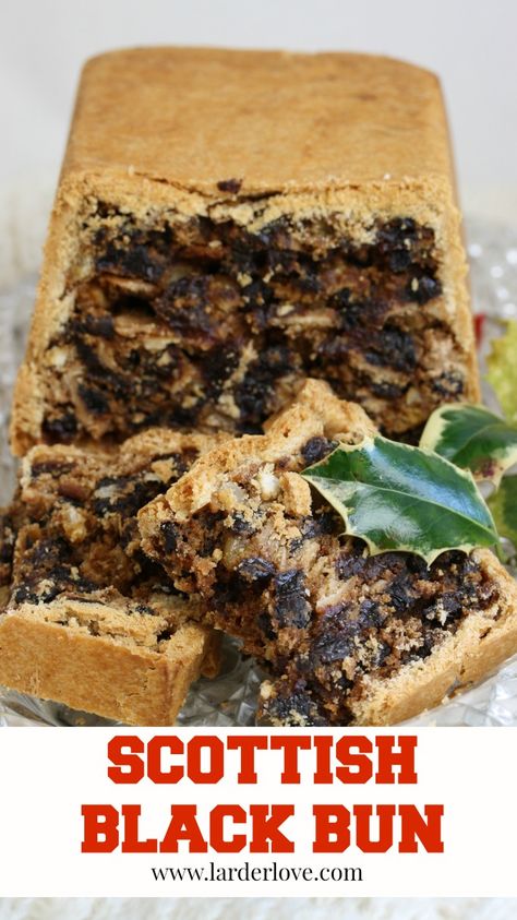 Scottish Black Bun Recipe, Hogmanay Recipes, Scottish Cakes, Cake For New Year, Black Bun, Scottish Dishes, Scottish Christmas, New Year Cake, Bun Cake