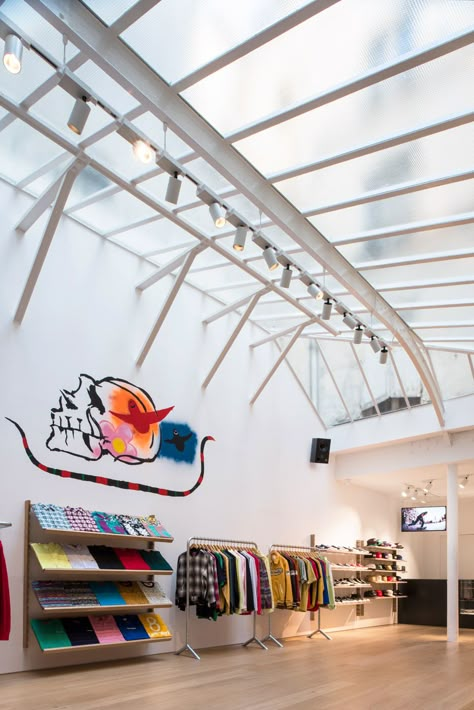 Brinkworth has overhauled the interior of an old building in Paris to create a retail space for New York streetwear brand Supreme New York Streetwear, Streetwear Store, Retail Space Design, Paris Store, Interior Design Awards, Store Layout, Store Interiors, Skate Shop, Streetwear Shop