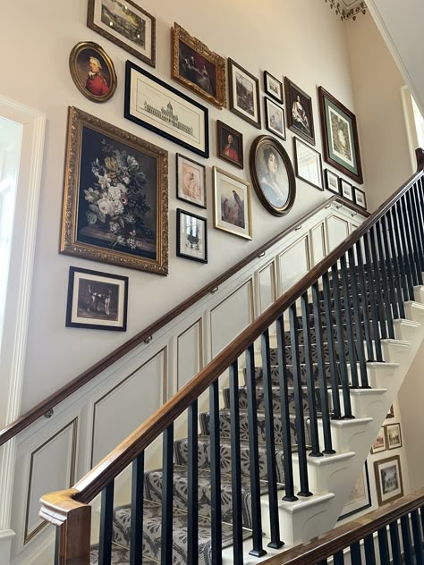 Picture Frame Stairs, Decoration Stairs Wall, Staircase Wall Collage, Artwork Up Staircase, Photos Along Staircase, Wall Art For Staircase, Vintage Gallery Wall Staircase, Top Of Stairs Storage, Small Staircase Wall Decor