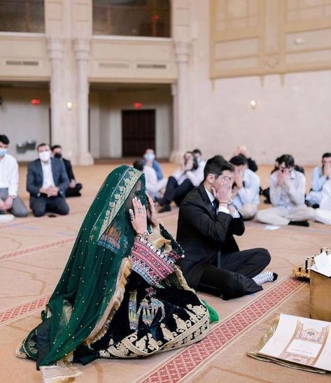 Couples Praying Together, Couples Praying, Nikkah Dress Muslim, Afghanistan Aesthetic, Afghan Nikkah, Afghan Wedding Dress, Praying Together, Nikkah Outfit, Nikkah Wedding