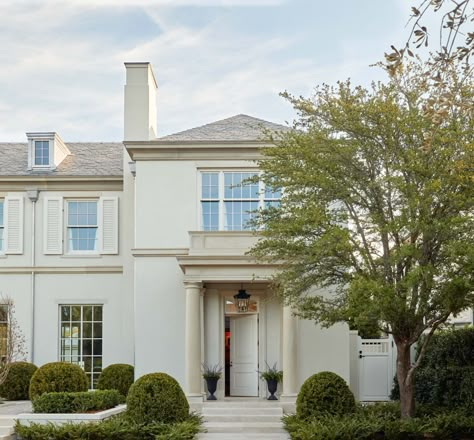 Tour a Tom Scheerer–Designed Dallas House – Frederic Magazine Neoclassical Home Exterior, Limestone Cottage, European Limestone, Frederic Magazine, Tom Scheerer, Belgium Architecture, Pink Tub, Upholstered Banquette, Dallas House