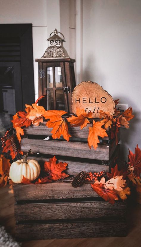 Thanksgiving Church Decorations, Autum Decorations, Autumn Window Display, Unique Place Cards, Easy Thanksgiving Table Decor, Natural Fall Decor, Thanksgiving Table Decor Ideas, Blue Fall Decor, Fall Apartment Decor