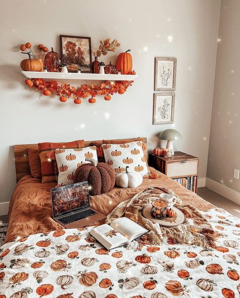 Fall Room Ideas, Halloween Bedroom Decor, Autumn Room, Holiday Bedroom, Fall Room Decor, Fall Bedroom Decor, Fall Room, Halloween Bedroom, Halloween Room