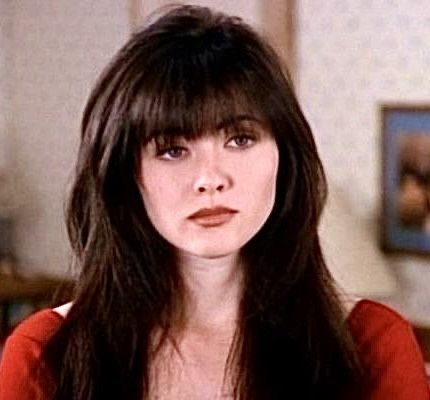 Shannon Dorothy, 90s Makeup Tutorial, Iconic Tv Characters, Brenda And Dylan, Shannon Doherty, Prue Halliwell, Long Hair Bangs, Brenda Walsh, Jennie Garth