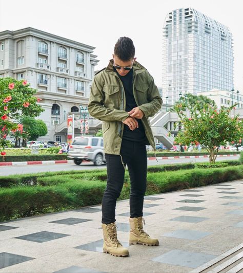 Field Coat Outfit, Army Jacket Outfit Men, Army Style Outfit, M65 Field Jacket Outfit, Military Outfit Men, Army Green Jacket Outfit, Mens Military Fashion, Army Jacket Men, Military Boots Outfit