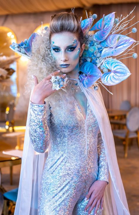 Winter Wonderland Snow Queen Iceberg Costume Diy, Ice Queen Costume Diy, Winter Wonderland Dresses, Winter Costume Ideas, Winter Wonderland Party Outfit, Ice Queen Aesthetic, Winter Wonderland Costume, Jack Frost Costume, Disco Mermaid