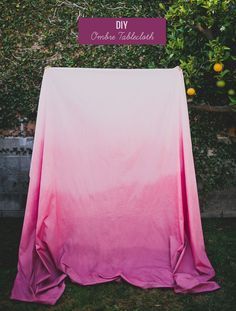 DIY_Ombre_Tablecloth Ombre Tablecloth, Dinner Table Diy, Ethereal Fabric, Diy Tablecloth, Diy Tricot, Garland Backdrops, Diy Ombre, Watercolor Baby Shower, Craft Fair Displays