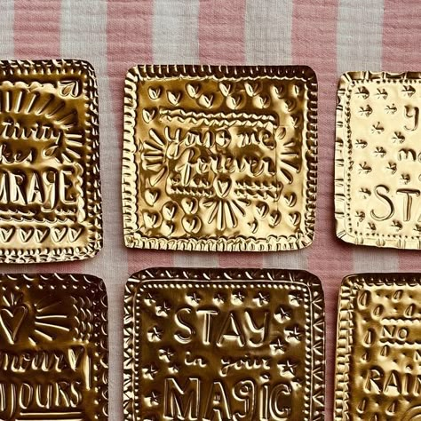 Embossed Foil Art, Foil Embossing Ideas, Embossed Metal Art, Metal Embossing Art Ideas, Foil Stamping Design, Embossing Foil, Tin Foil Art, Metal Embossing Art, Embossing Art