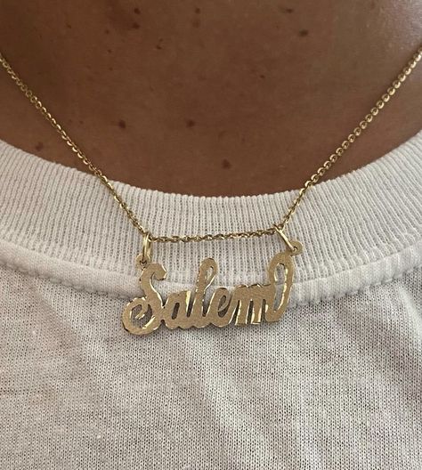 Custom Gold Jewelry, Nameplate Necklace Gold, Xoxo Jewelry, Jewelry Accessories Ideas, Nameplate Necklace, Dope Jewelry, Girly Accessories, Jewelry Fashion Trends, Classy Jewelry