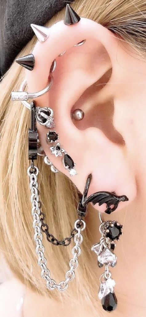 Goth Punk Tattoos, Edgy Ear Piercings, Alt Ear Piercings, Pierced Ears Aesthetic, Edgy Piercings, Piercings Alt, Alt Piercings, Emo Piercings, Alt Earrings