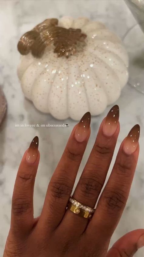 Oval Nails Dark Colors, Oval Nails Brown, Dark Brown Almond Nails, Brown Oval Nails, Almond Nails Designs Brown, Brown Ombre Nails, Fly Nails, Almond Gel Nails, Classy Acrylic