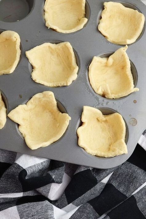 are fun and easy to make for any holiday party. These mini crescent dough cups are filled with chicken pot pie filling and baked. They are the perfect bite-sized appetizer to hand out at Thanksgiving. Your family and friends will love them! Chicken Pot Pie Crescent Rolls These individual chicken pot pies are made by placing the crescent dough in the cups of a muffin tin to use as the crust and then filling them up with the pot pie mixture and baking in the oven. Instead of making an… Mini Pot Pies Crescent, Chicken Pot Pie Crescent Rolls, Pot Pie Crescent Rolls, Crescent Rolls Chicken, Mini Chicken Pot Pie Recipe, Recipe With Crescent Rolls, Crescent Chicken, Individual Chicken Pot Pies, Mini Pot Pies