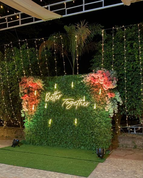 Selfie Stand Decoration For Wedding, Photobooth Ideas For Engagement, Selfie Point Ideas Wedding, Selfi Point Decoration For Wedding, Selfie Point Ideas For Wedding, Indian Wedding Photo Booth Ideas, Sangeet Selfie Booth, Sangeet Selfie Point, Selfie Zone Decoration Wedding