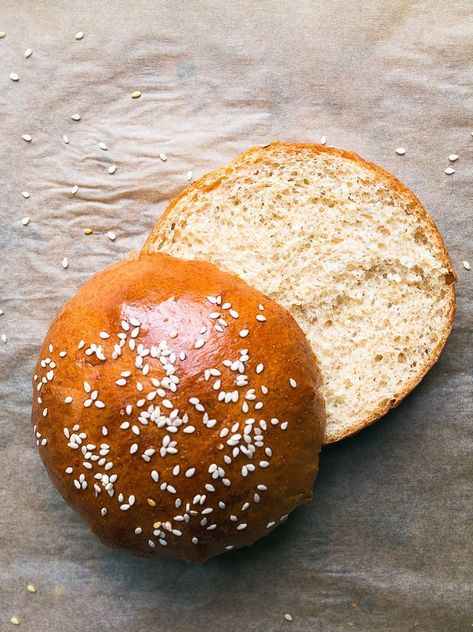 Brioche Bun Recipe from scratch - Dessert for Two Flour Grinder, Bread Machine Brioche, Brioche Hamburger Buns, Bread Sides, Burger Buns Recipe, Hamburger Bun Recipe, Homemade Hamburger Buns, Homemade Brioche, Bread Buns