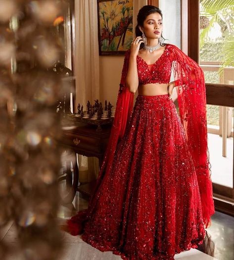 Pretty Lehenga Blouse Designs To Jazz Up Your Bridal Look भारतीय दुल्हन संबंधी, डिजाइनर कपड़े, Red Lehenga Choli, Red Bridal Dress, Anarkali Dresses, Indian Outfits Lehenga, Wedding Lehenga Designs, Bridal Lehenga Collection, Lehenga Blouse Designs