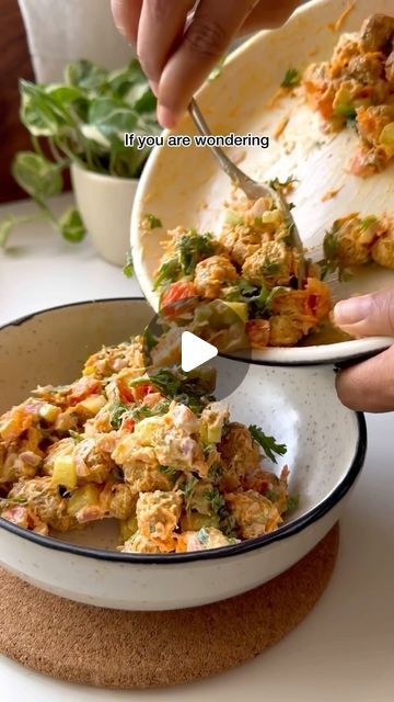 428K views · 19K likes | Adhya S on Instagram: "Episode 5 of “Everyday salad recipes” - Roasted soya chunks salad   Recipe 🌸 40g soya chunks  2 cups chopped vegetables ( onion, tomato, carrot, cucumber )  2 tbsp coriander leaves  1 tsp chilli powder  1 tsp coriander powder  1 tsp cumin powder  1/4th tsp turmeric  Salt as per taste  1 tsp mustard oil   Salad Dressing 🌸  2 tbsp hung curd  1 tsp mustard sauce  1 tsp honey  Salt as per taste   Follow the reel for the recipe :)   #healthyrecipes #saladrecipes #healthyindianfood #weightloss" Soya Chunks Recipe, Oil Salad Dressing, Everyday Salad, Soya Recipe, Indian Diet Recipes, Indian Vegetable Recipes, Salad Breakfast, Podi Recipe, Indian Salads