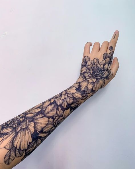 Mangas Tattoo, Jagua Tattoo, Muster Tattoos, 4 Tattoo, Floral Tattoo Sleeve, Red Ink Tattoos, Flower Tattoo Sleeve, Dope Tattoos For Women, Arm Sleeve Tattoos