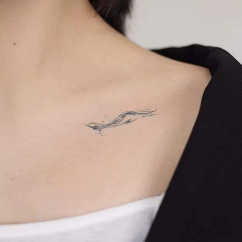 Whale Tattoo Collarbone, Collar Bone Line Tattoo, Collarbone Tattoo Wave, Collarbone Minimalist Tattoo, Wave Tattoo On Collar Bone, Collarbone Wave Tattoo, Collarbone Tattoo Minimalist, Wave Collarbone Tattoo, Line Water Tattoo