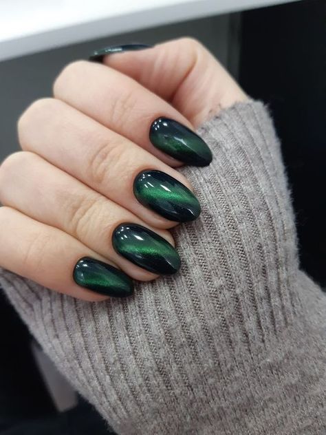 Emerald Manicure, Dark Green Cat Eye Nails, Emerald Green Cat Eye Nails, Emerald Green And Black Nails, Glitter Green Nails, Trendy Green Nails, Green Cat Eye Nails, Green Glitter Nails, Green Manicure