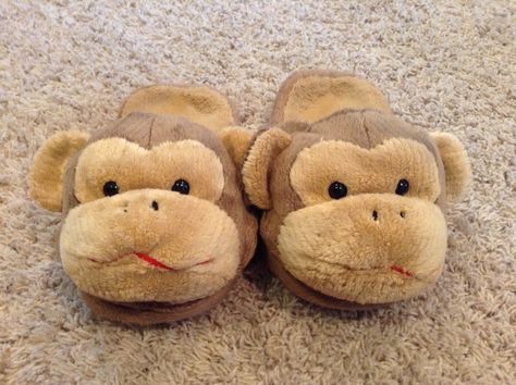 Monkey slippers!!!!!!! Cute Funny Slippers, Cute Slippers Aesthetic, Silly Slippers, Funky Slippers, Big Slippers, Monkey Slippers, Slippers Animal, Cool Slippers, Funny Slippers