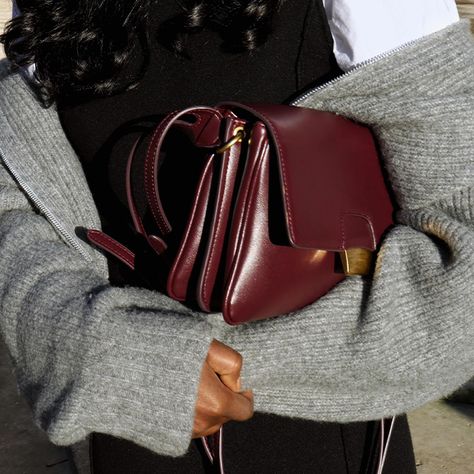 Women in Paris Are Already Wearing These Big 2024 Trends | Who What Wear Best Purses For Everyday, 2024 Trends Fashion, Trendy Handbags For Women, Essential Handbags, Women In Paris, Street Style Handbags, French Handbags, Burgundy Tights, Stylish Street Style