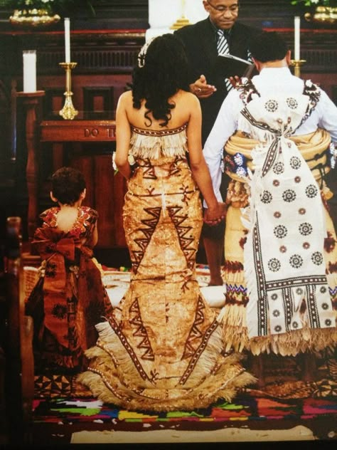 Fijian wedding I love what the groom is wearing a must have for party pictures Tongan Wedding, Fijian Wedding, Island Wedding Dresses, Polynesian Wedding, Fiji Fashion, Native American Wedding, Polynesian Dress, Cultural Wedding, Poly Dress