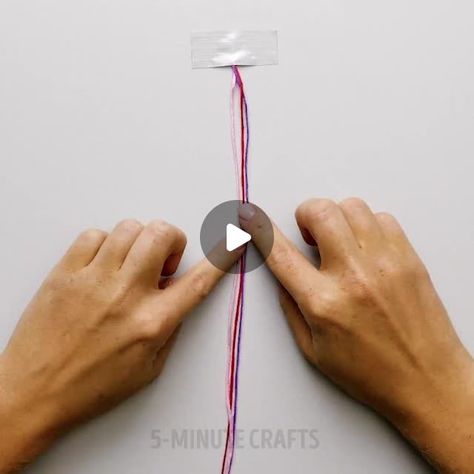 5-Minute Crafts on Instagram: "Adorable DIY bracelets. Part Three.⠀ #5minutecrafts #video #diy #bracelet #crafts⠀ Follow us on Twitter! (http://twitter.com/5m_crafts)" Beaded Friendship Bracelets Diy, Easy Thread Bracelets Tutorial, Handmade Jewelry Diy Bracelets, Stretch Bracelets Diy, Cordon Crochet, Homemade Headbands, Grandma Diy, Diy Necklace Making, Toddler Bracelet