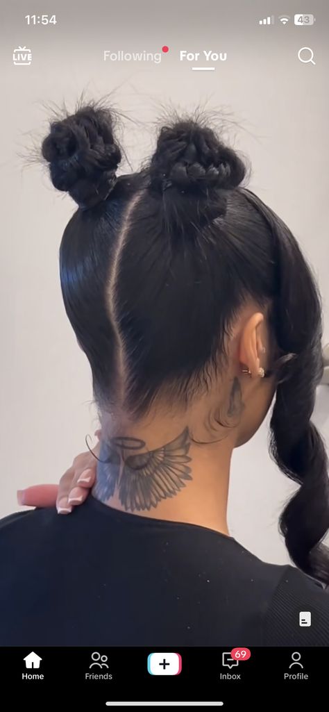 Women Baddie Tattoo, Back Neck Tattoo Black Women, Tattoo Ideas Side Neck, Pure Tattoo Symbol, Baddie Ear Tattoos, Tattoo Idea Behind Ear, Partynextdoor Inspired Tattoos, Back Of Neck Name Tattoo, Small Front Neck Tattoos For Women