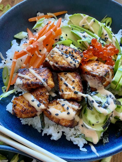 Most delicious salmon sushi hack, ready in 30 minutes. No need to track down sushi grade salmon. We are cubing, seasoning and cooking our salmon pieces in under 15 minutes and they will taste better than restaurant bought sushi bowls. My favorite part of this recipe is, of course, the sauce, which brings everything together. […] Easy Spicy Salmon Bowl, Crispy Spicy Salmon Bowls, Crispy Salmon Sushi Bowl, Salmon Bowls Healthy Dinners, Asian Salmon Bowl Recipe, Crispy Salmon Rice Bowl, Salmon Recipes Bowl, Spicy Salmon Sushi Bowl, Cooked Salmon Bowl