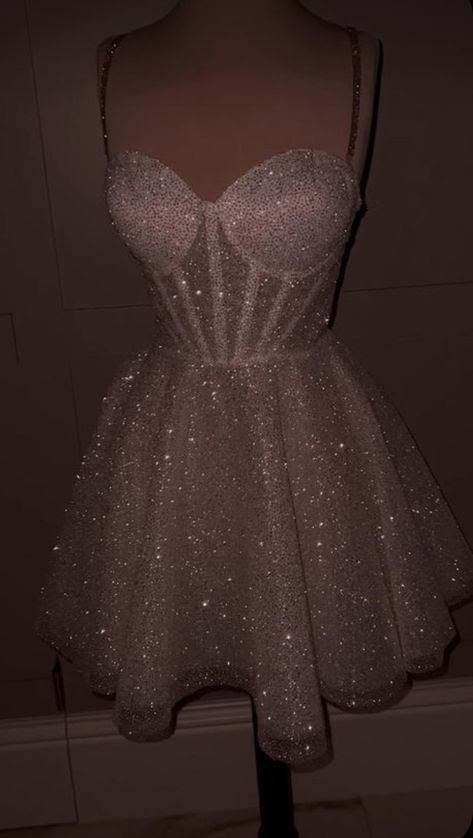 Fancy Dress Short, Sweet 16 Outfits, 18th Birthday Outfit, Dama Dresses, Theme Dress, Prom Dress Inspiration, Cute Prom Dresses, Modern Disney, Sweet 16 Dresses