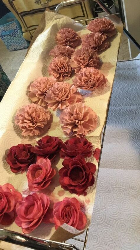 Making Wood Flowers, Wood Roses How To Make, Wooden Flower Bouquet Wedding Ideas, Dye Wood Flowers, Solawood Flowers Making, Solo Wood Flower Bouquet, Wooden Flower Bouquet Diy, Wood Flower Bouquet Wedding, Wood Flower Ideas