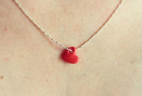 Handmade Gifts For Mom, Cercei Din Lut Polimeric, Valentine Gifts Jewelry, Easy Valentine Crafts, Fimo Jewelry, Clay Heart, Diy Gifts For Mom, Handmade Clay Jewelry, Valentine Crafts For Kids