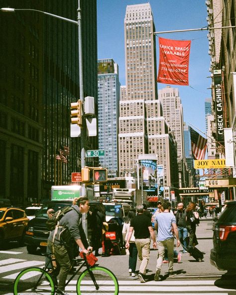 Nyc On Film, New York Or Nowhere, New York Vibes, Nyc Baby, Empire State Of Mind, Image Film, Nyc Aesthetic, Tall Buildings, New York State Of Mind