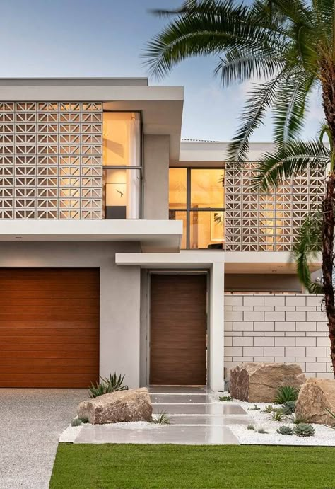 Breeze blocks are one of this year’s biggest trends and for good reason! Here are 10 homes that get breeze blocks right. Exterior Cladding Options, Cozy Courtyard, Tranquil Aesthetic, Palm Springs Homes, Palm Springs Houses, Palm Springs Architecture, Breeze Block Wall, Privacy Wall, Breeze Blocks