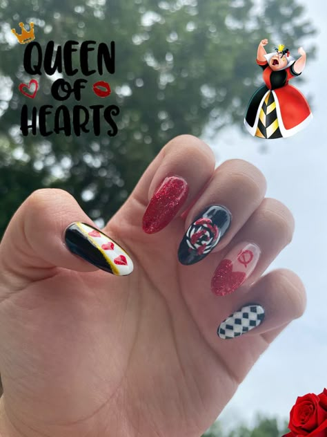 Queen Of Heart Nails Designs, Queen Of Hearts Nails Designs Alice In Wonderland, Queen Of Hearts Nail Art, Alice And Wonderland Nails, Evil Queen Nails, Queen Of Hearts Nails Designs, Disney Valentines Nails, Nails Black Valentines, Valentines Day Nails Black