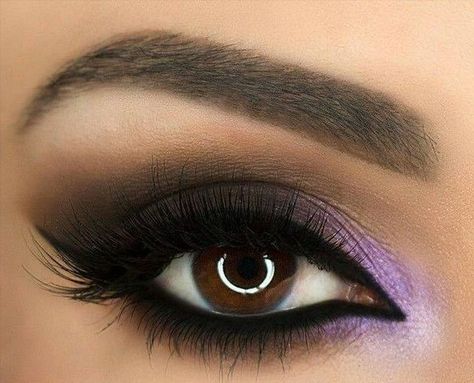 Makeup Art | Sara Irfan Carnaval Make-up, Black Smokey Eye, Smink Inspiration, Makijaż Smokey Eye, Purple Eyeshadow, Black Makeup, Makeup Goals, Make Up Hair, Smokey Eye Makeup