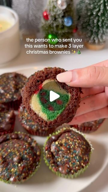 @itsmejuliette on Instagram: "Christmas 3 layer brownies ✨🎄  full recipe:  	1.	Preheat the oven to 350°F (175°C) and line a cupcake tin with liners. 	2.	Add Christmas pillsbury cookies to cupcake tin, pressing one piece into the bottom of each liner. 	3.	Place a Christmas Oreo on top of the cookie dough in each liner. 	4.	Prepare the Ghirardelli brownie mix according to the box instructions. 	5.	Pour brownie batter over each Oreo, filling each liner about 3/4 full. 	6.	Bake for 18-22 minutes, or until a toothpick comes out with a few moist crumbs. 	7.	Let the cupcakes cool completely before removing from the tin.  #trending #recipes #christmas #viral #food" Cookie Dough Oreo Brownie Cupcakes, Viral Christmas Brownies, Christmas Cookie Brownie Oreo, Christmas Cookie Oreo Brownies, 3 Layer Brownies, Christmas Brownies With Oreos, Cookie Oreo Brownie Cupcake, Pillsbury Halloween Cookie Brownies, Sluttier Brownies Christmas