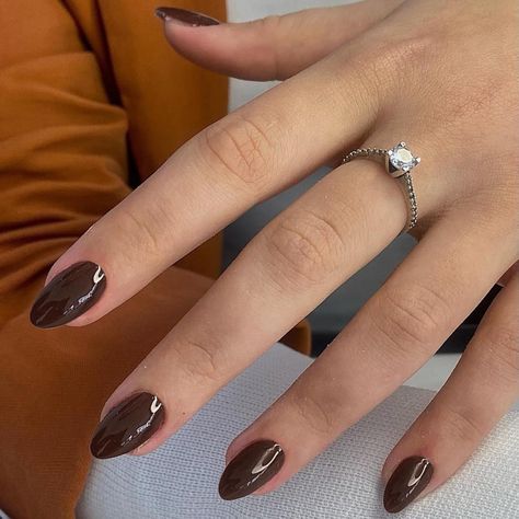 Elevate your fall style with our chic brown press-on nails! Easy to apply and long-lasting, they add warmth and elegance to any look. Grab yours now for a salon-quality finish at home!🤎 Nail Ideas For Florida, Thick Acrylic Nails, Oval Short Nails, Wide Nail Beds, Round Fake Nails, Nails One Color, Fall Nails Brown, Nails Short Oval, Fall Nail Inspiration