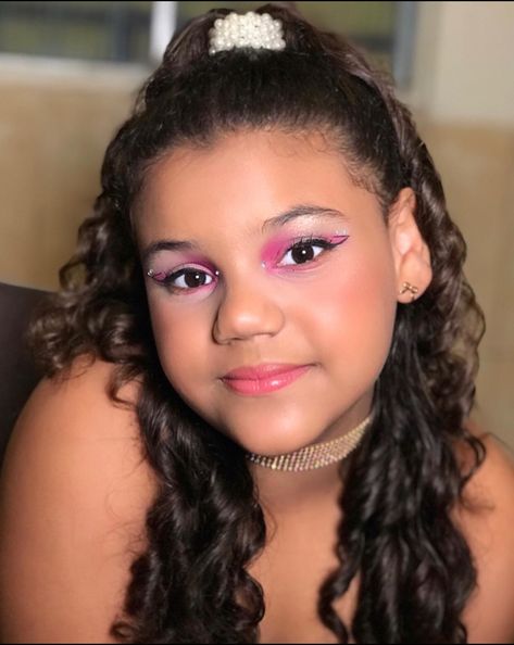 Kids Makeup Looks, Rock Star Makeup, Toddler Makeup, Pink Eye Makeup Looks, Makup Looks, Birthday Makeup Looks, Barbie Theme Party, Barbie Kids, Pink Eye Makeup