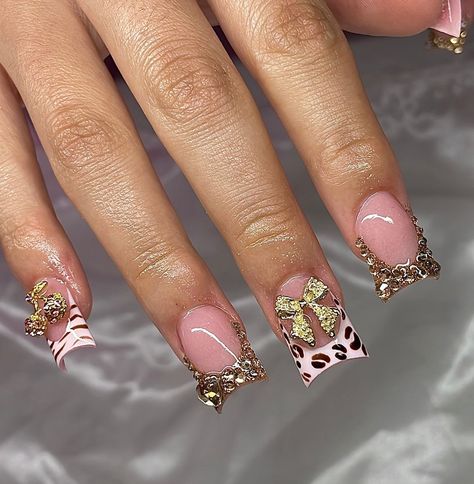 Cheetah Toes Nails, Short Leapord Nails, Short Nails Cheetah Print, Nail Inspo Cheetah, Nail Inspo Cheetah Print, Short Cheetah Print Nails, White Leopard Print Nails, Gold Leopard Print Nails, Cheetah French Tip Nails