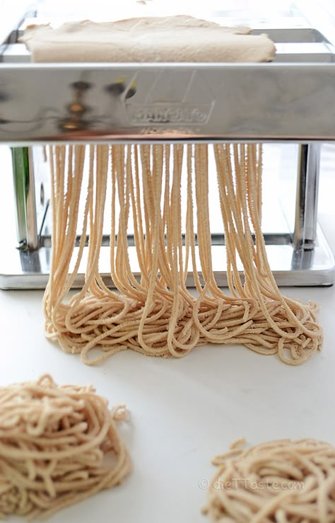 Pasta Maker Recipes, Homemade Pasta Noodles, Chili Noodles, Panko Breaded Chicken, Soba Noodles Recipe, Kitchen Nostalgia, Home Made Pasta, Lemon Garlic Pasta, Food Noodles