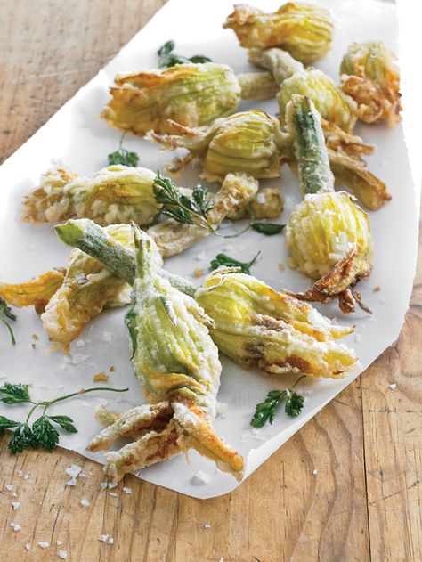 Squash Blossom Recipe, Fried Zucchini Flowers, Fried Squash Blossoms, Stuffed Squash Blossoms, Diet Cookies, Zucchini Flowers, Zucchini Blossoms, Squash Blossoms, Garden Recipes